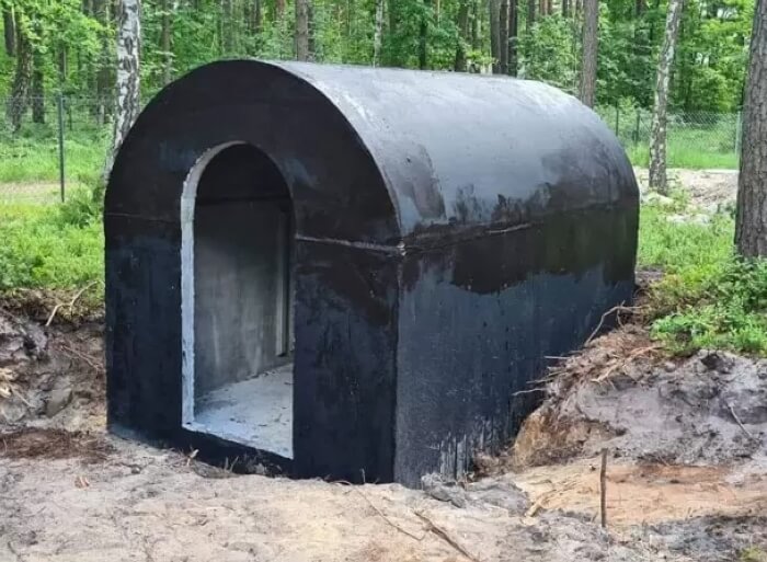 Betonový zahradní sklípek zapuštěný do země na pozemku klienta v Opava